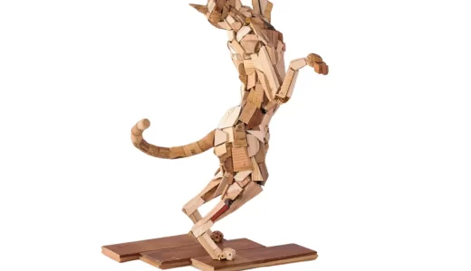 廃材から生まれる等身大の猫アート。「YADORIGI」が残す、うちの子との時間